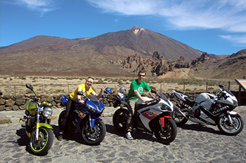 Отзыв о Тенерифе и Tenerife Tours от Андрея и Лилии. Фото у вулкана Тейде.