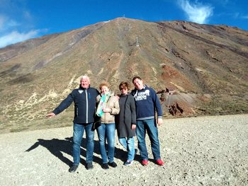 Отзыв о Тенерифе и Tenerife Tours от Ирины, Людмилы и Геннадиев. Фото на вулкане Тейде.